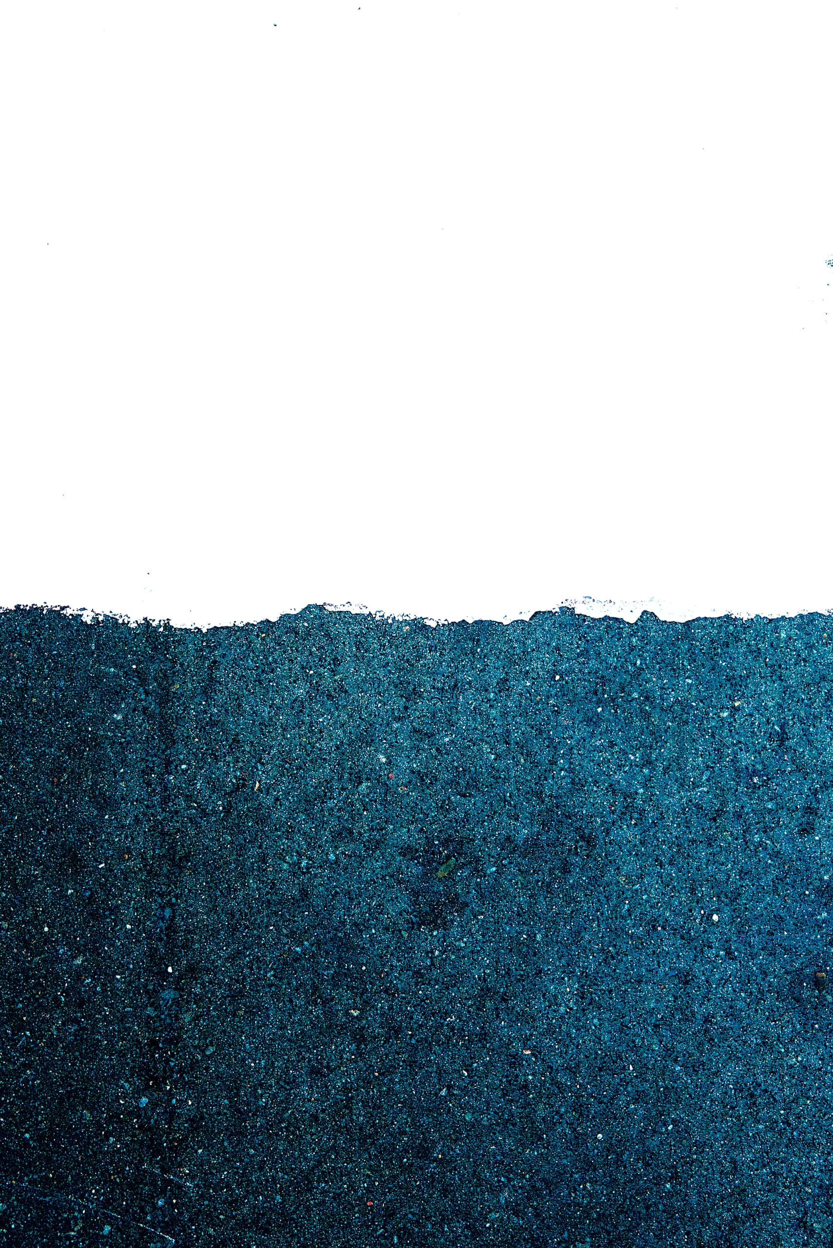 8.6/8.7 — Deep blue meets white void—a border of contrast and transition. Between weight and lightness unfolds a reflection on boundaries, change, and the…