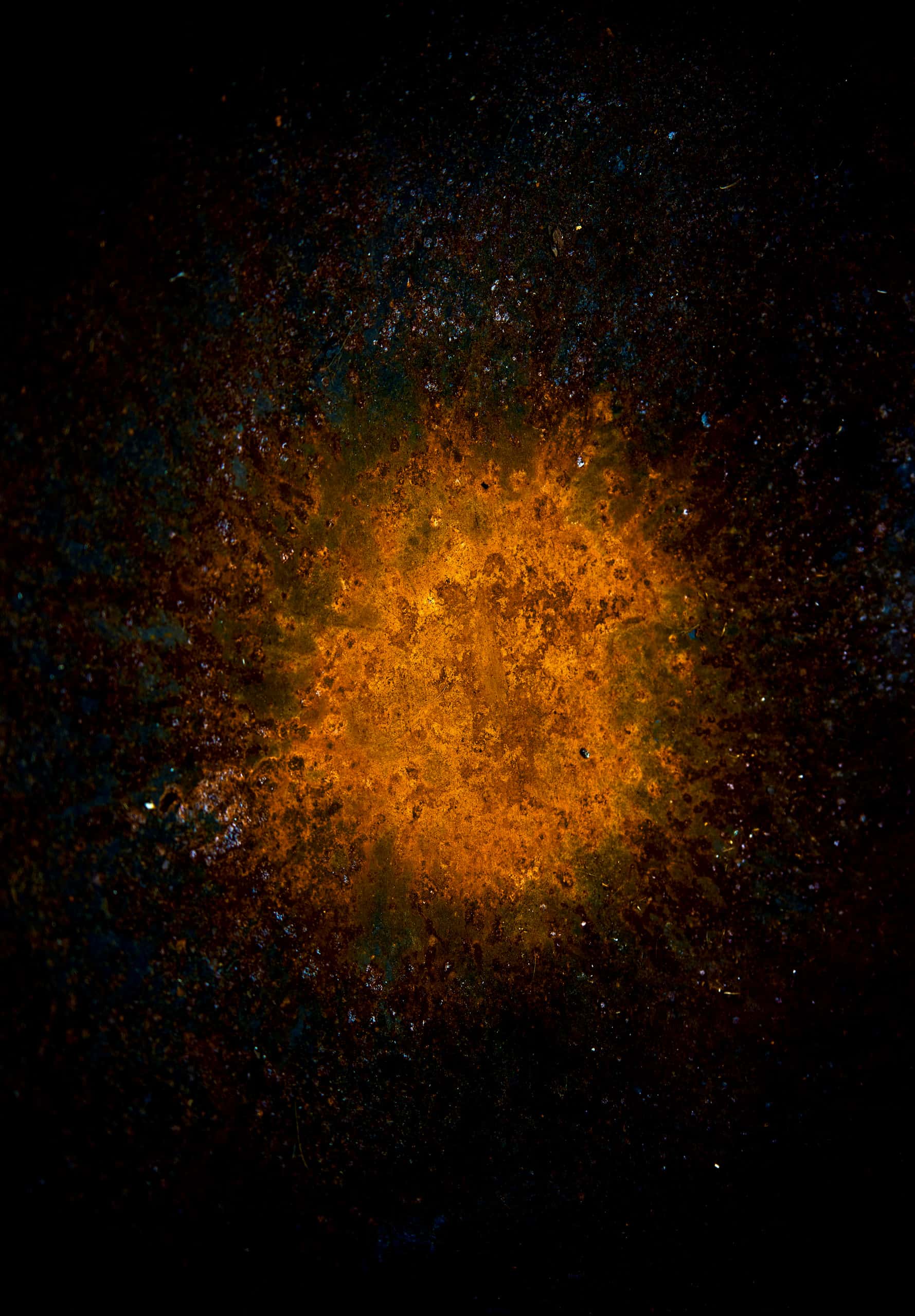 stelo naskiĝas — Luminous matter in dark infinity recalls cosmic explosions. Light, shadow, and color evoke supernovae dynamics, inviting us to feel the…